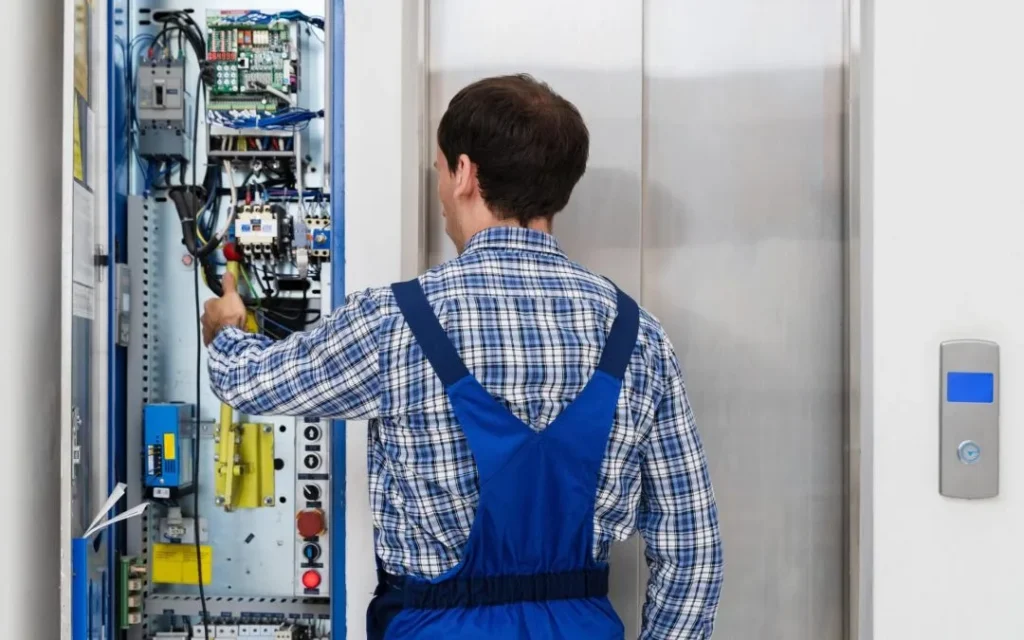 Manutenção de elevador: veja 4 mitos e verdades sobre o tema