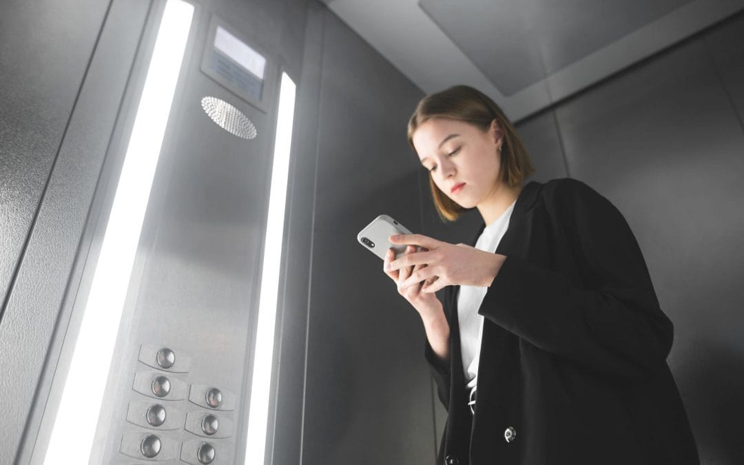 Luz de emergência para elevadores: segurança, normas e como garantir o sistema ideal